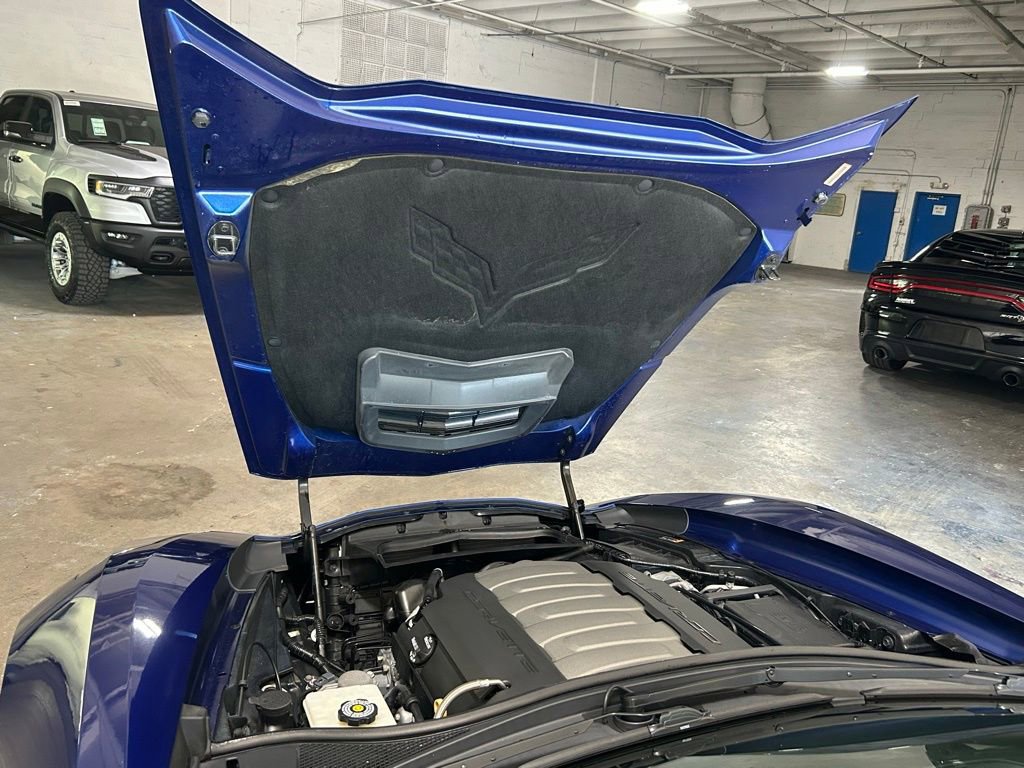Used 2018 Chevrolet Corvette Stingray Coupe w/ Carbon Flash Badge Package RWD image 22