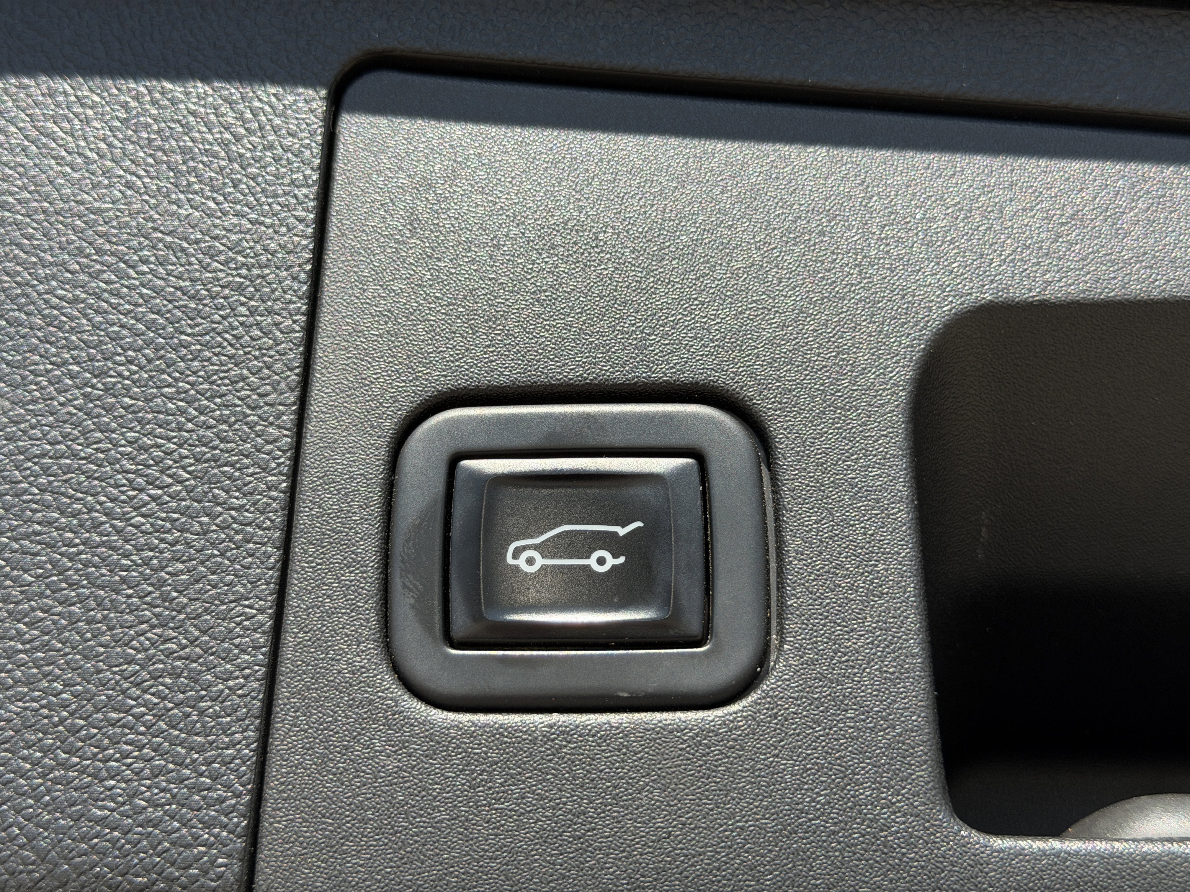 Certified 2022 Cadillac XT4 Premium Luxury w/ Enhanced Visibility Package AWD/4WD image 11