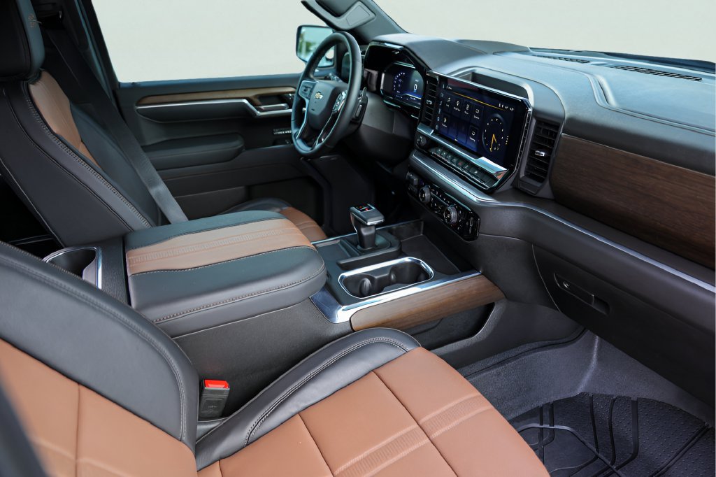 Certified 2025 Chevrolet Silverado 1500 High Country w/ High Country Premium Package AWD/4WD image 31