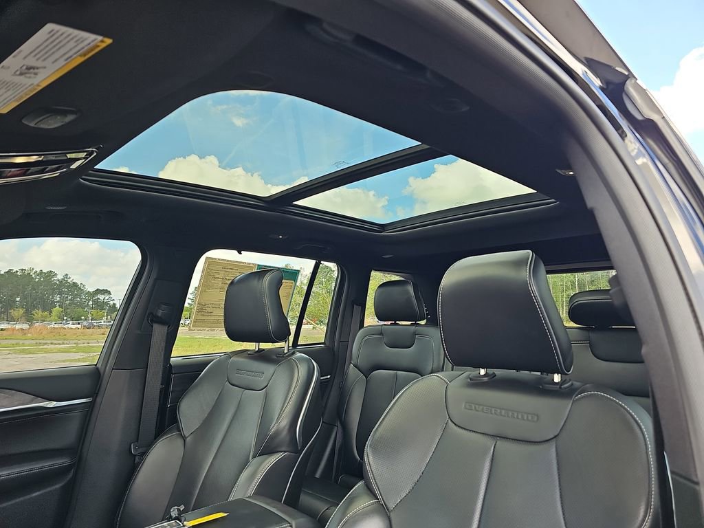 Used 2022 Jeep Grand Cherokee Overland w/ Luxury Tech Group IV image 34