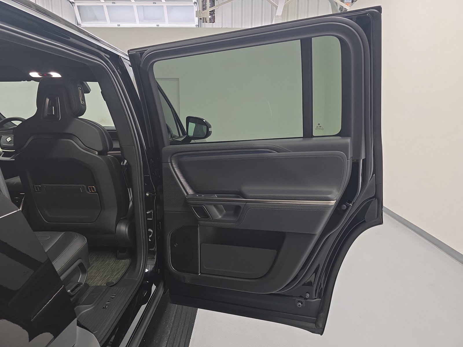 Used 2024 Rivian R1S Adventure AWD/4WD image 19