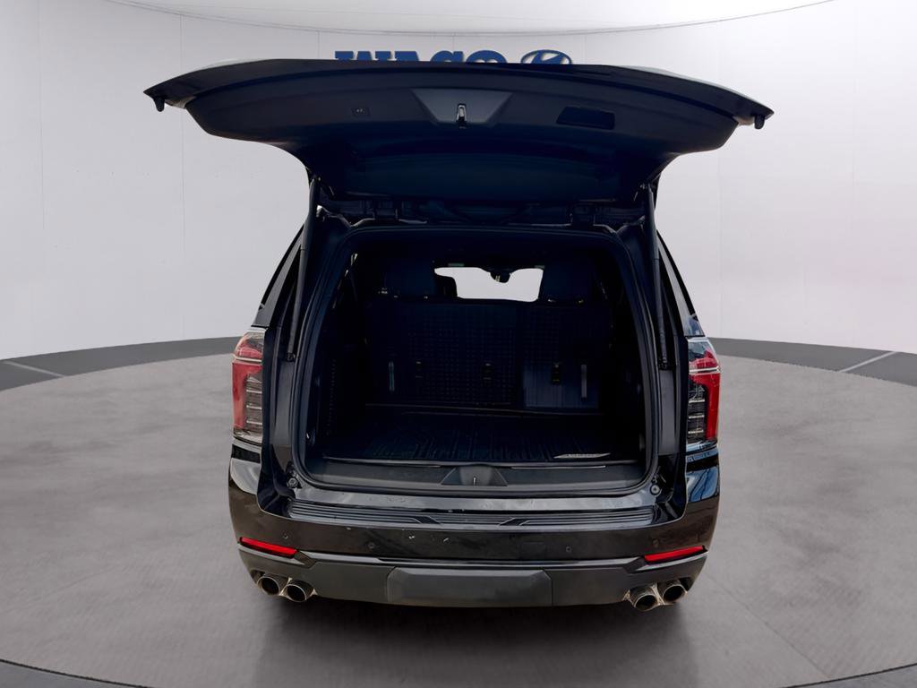 Used 2025 Chevrolet Suburban Z71 image 21
