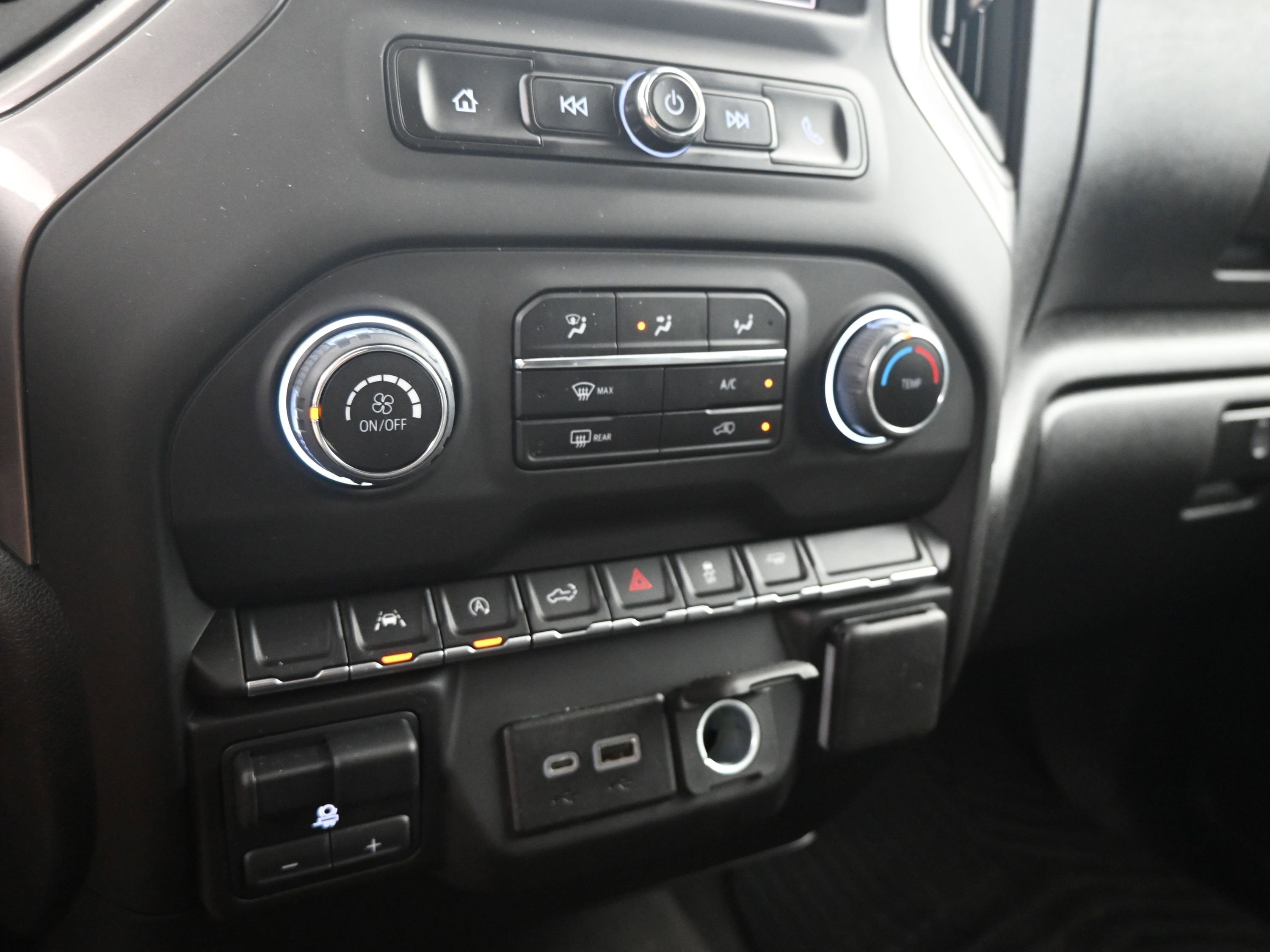 Used 2024 Chevrolet Silverado 1500 Custom image 14