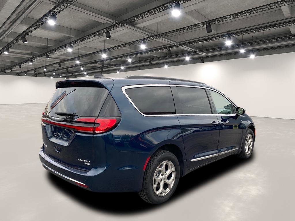 Used 2023 Chrysler Pacifica Limited image 7