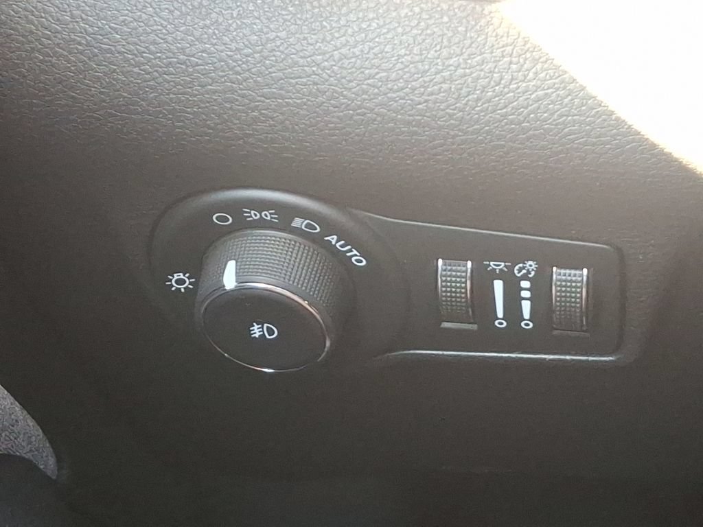 Used 2024 Jeep Compass Latitude AWD/4WD image 23