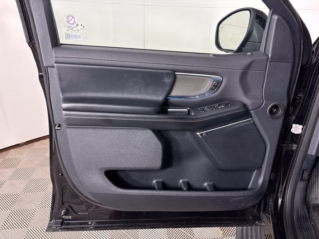 Certified 2025 Ford Expedition Platinum AWD/4WD image 17