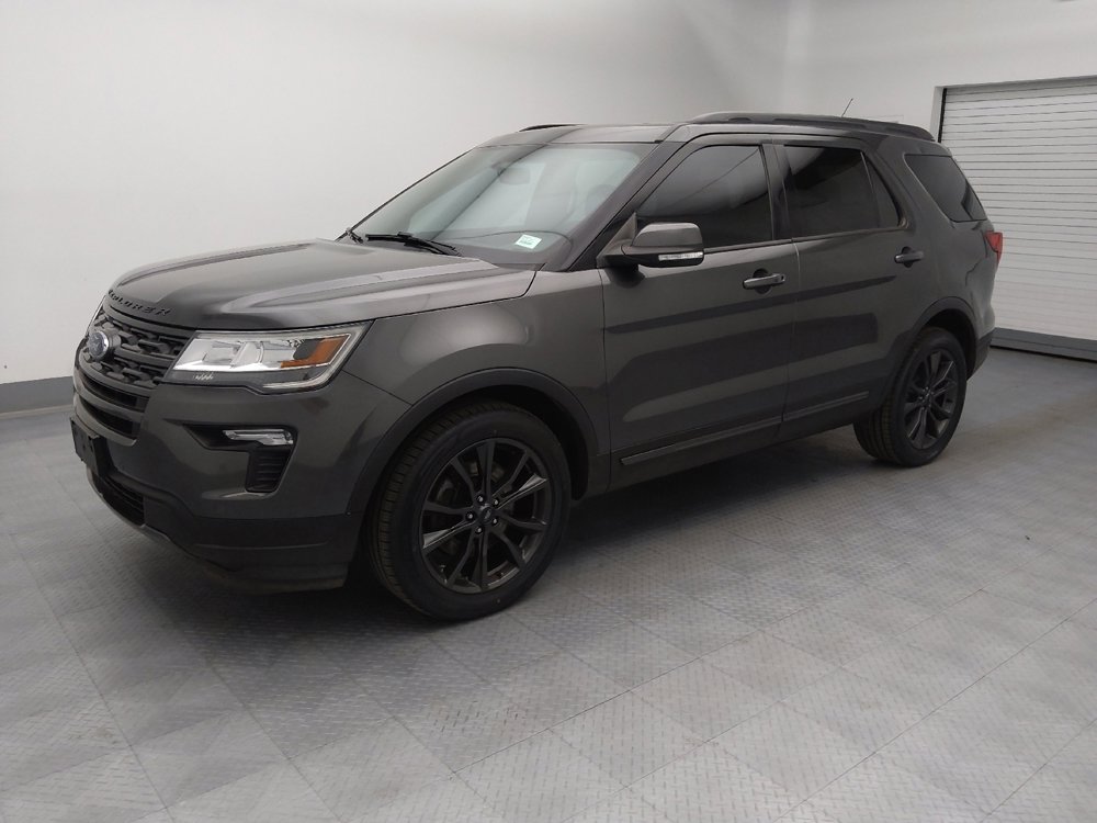 Used 2018 Ford Explorer XLT w/ Equipment Group 202A image 2
