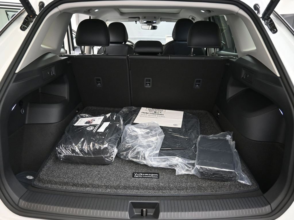 New 2026 Volkswagen Tiguan SE image 17