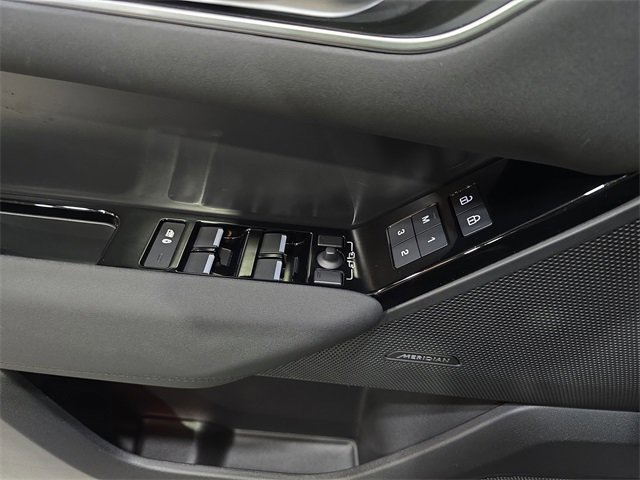 Used 2024 Land Rover Range Rover Velar Dynamic SE image 28