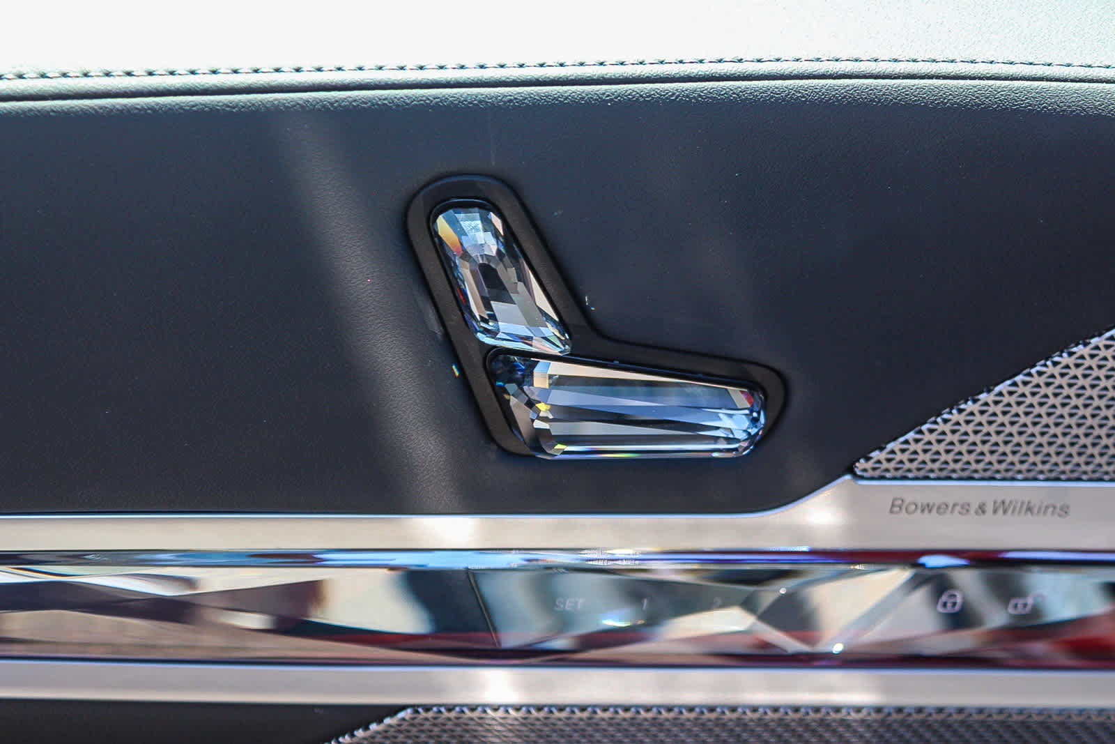 Certified 2023 BMW 740i RWD image 29
