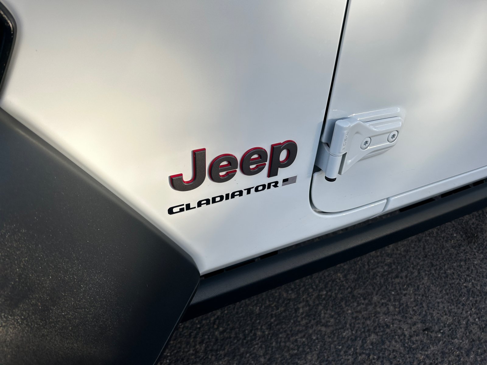 Used 2025 Jeep Gladiator Rubicon w/ Convenience Group AWD/4WD image 23