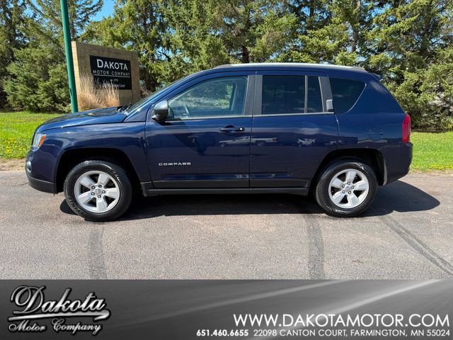 Used 2017 Jeep Compass Latitude FWD image 1
