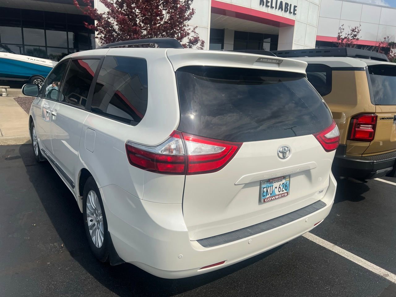 Used 2017 Toyota Sienna XLE w/ XLE Navigation Package FWD image 8