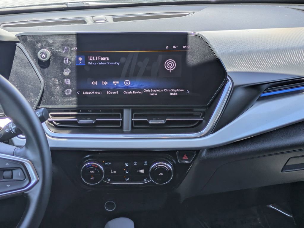 Used 2025 Chevrolet Trax LT w/ LT Convenience Package image 19