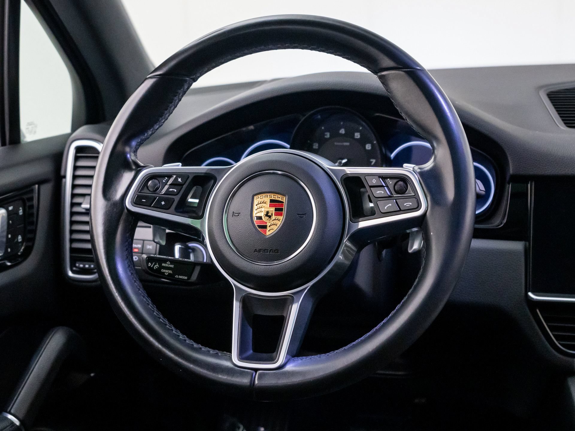Certified 2023 Porsche Cayenne AWD/4WD image 12