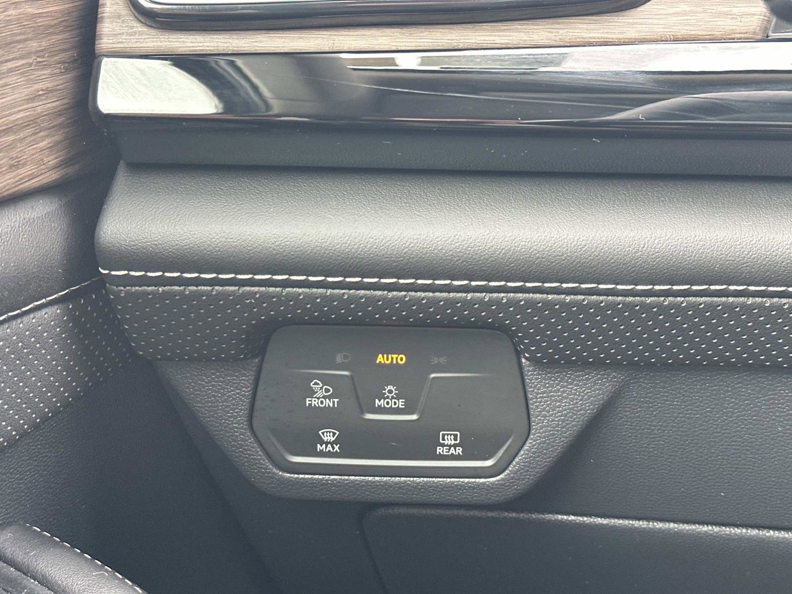 Used 2024 Volkswagen Atlas SEL Premium R-Line image 27