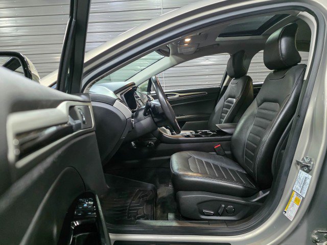 Used 2016 Ford Fusion SE w/ Equipment Group 202A image 13