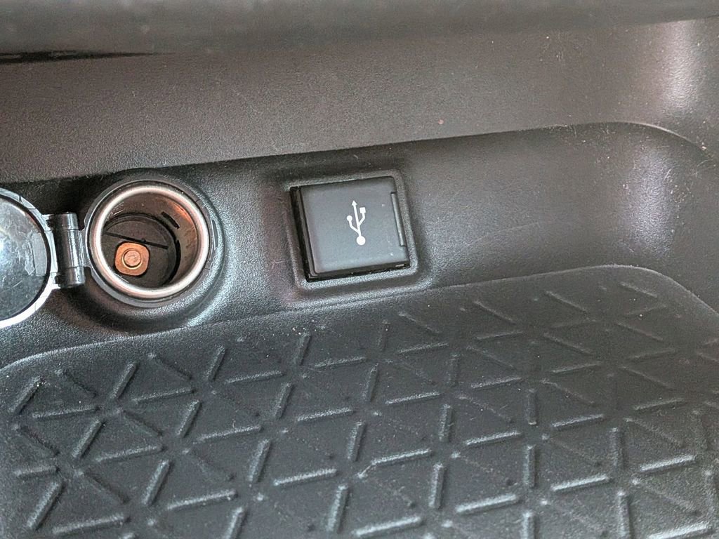 Used 2022 Toyota RAV4 XLE Premium image 24