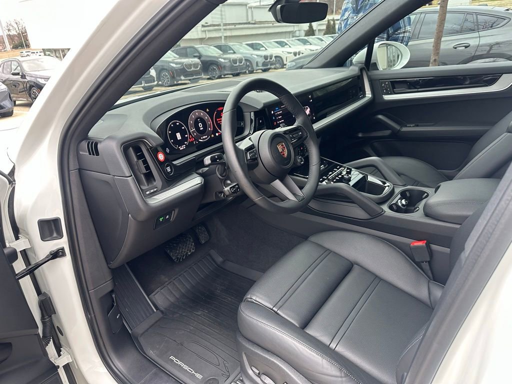 Used 2025 Porsche Cayenne Coupe image 11