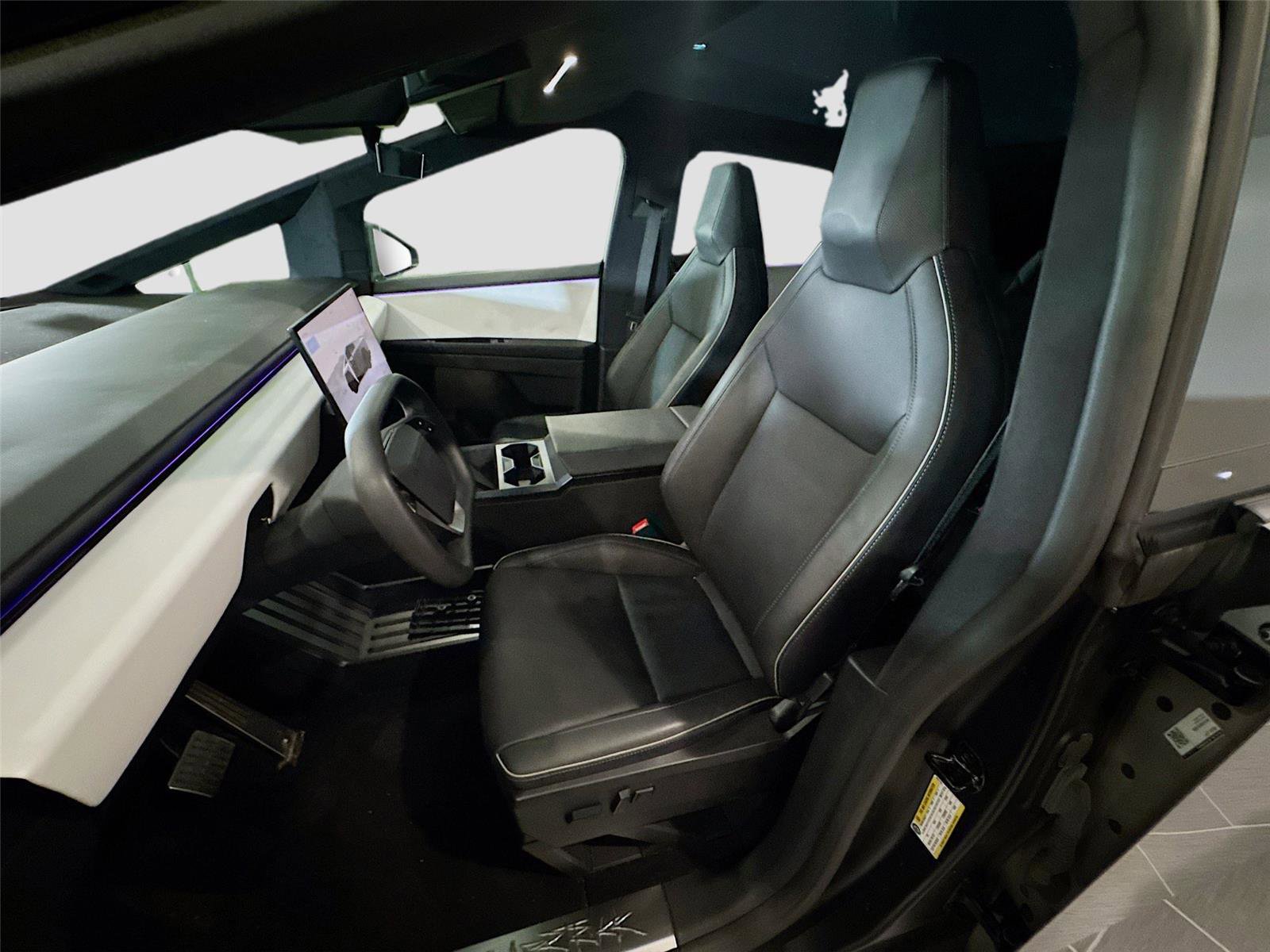 Used 2024 Tesla Cybertruck AWD Crew Cab image 9