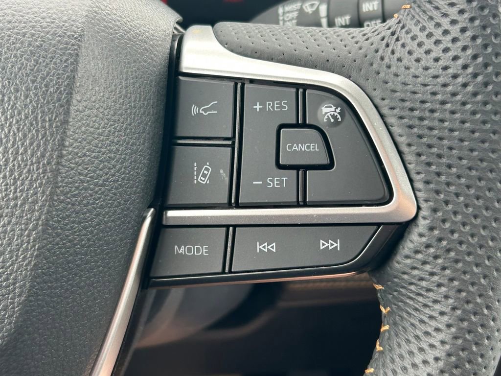 Certified 2025 Toyota Sienna XLE Woodland Edition AWD/4WD image 44