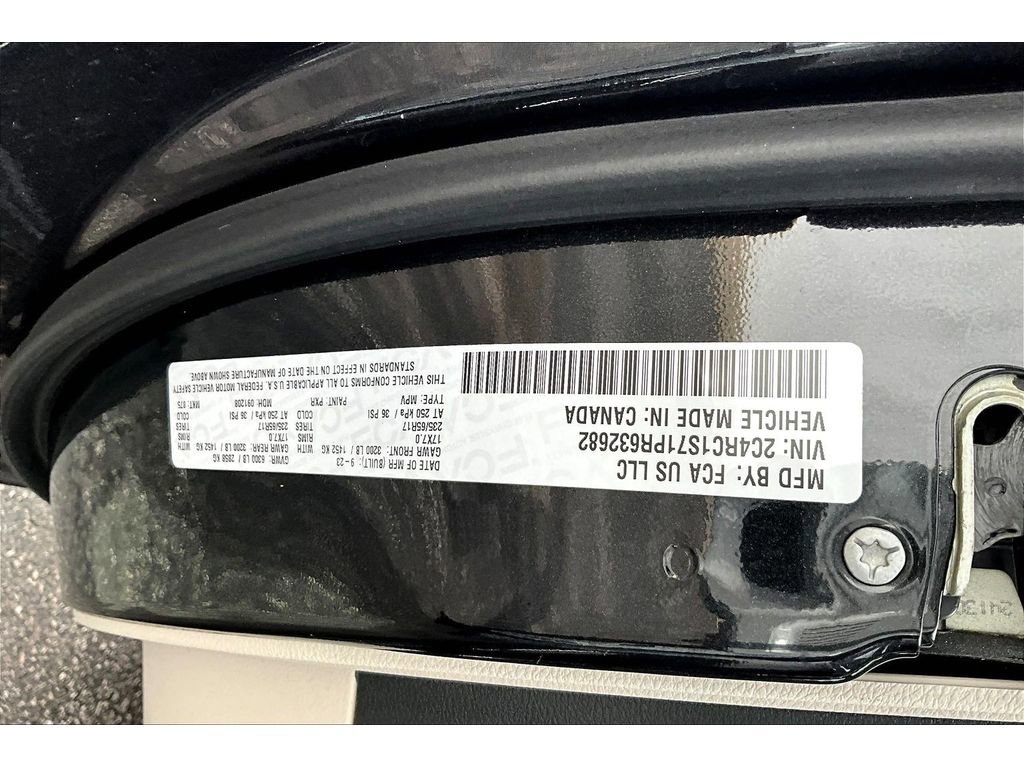 Used 2023 Chrysler Pacifica Limited image 35