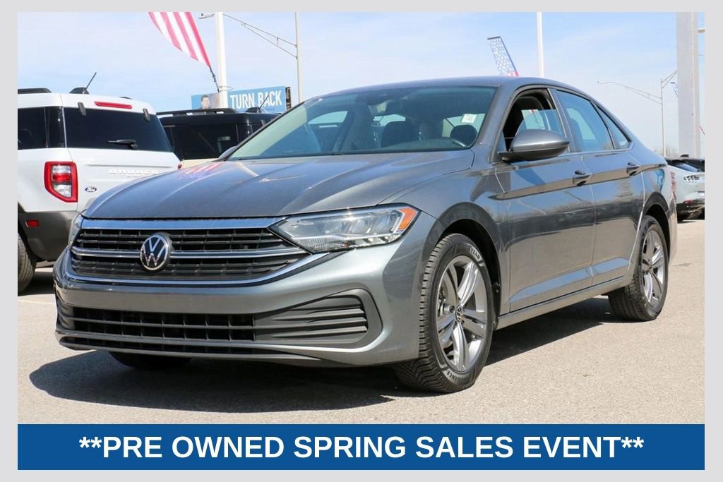 Used 2024 Volkswagen Jetta SE image 1