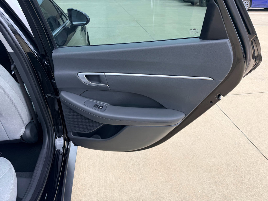 Used 2022 Hyundai Sonata SE w/ Cargo Package FWD image 22