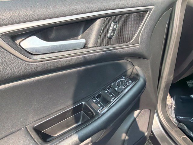 Used 2016 Ford Edge SEL w/ Equipment Group 201A AWD/4WD image 16