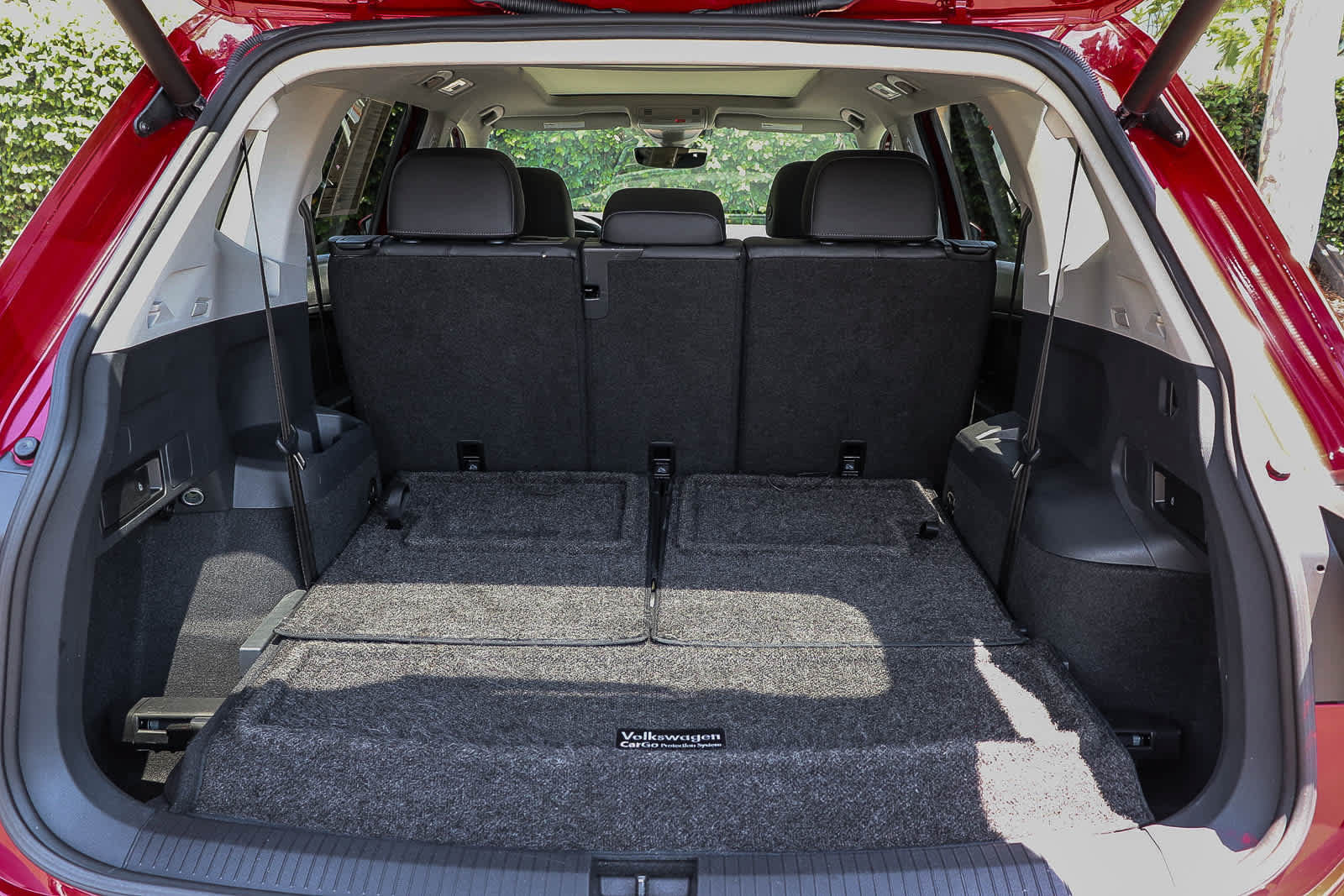 Used 2020 Volkswagen Tiguan SEL FWD image 25