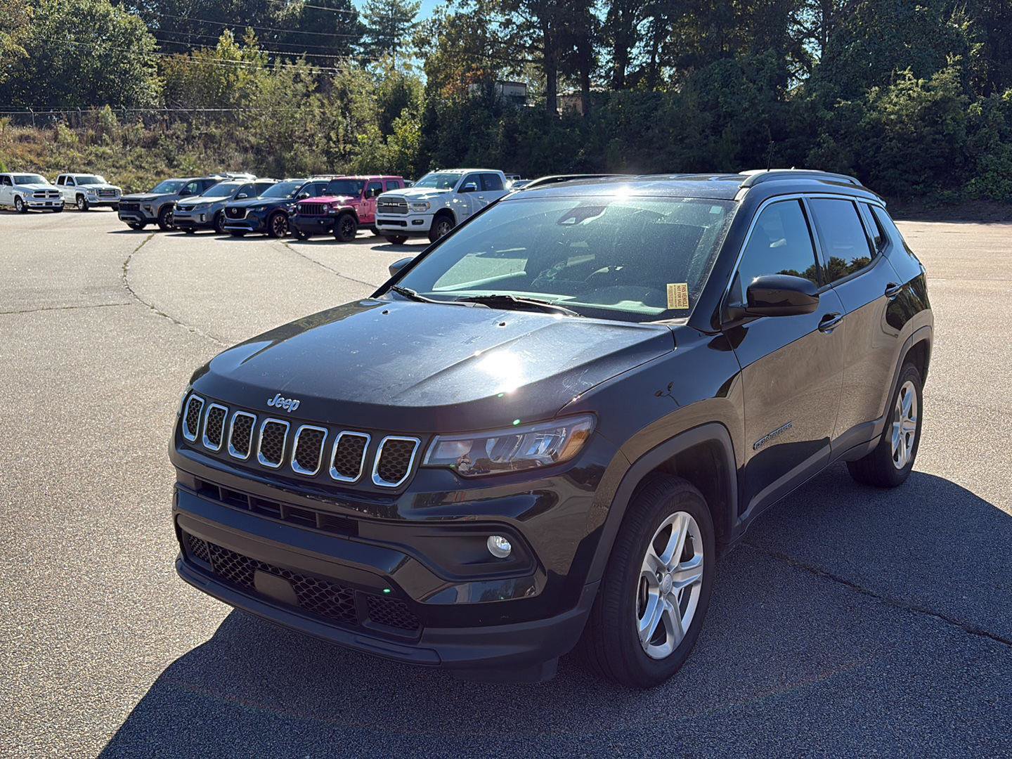 Used 2023 Jeep Compass Latitude AWD/4WD image 1