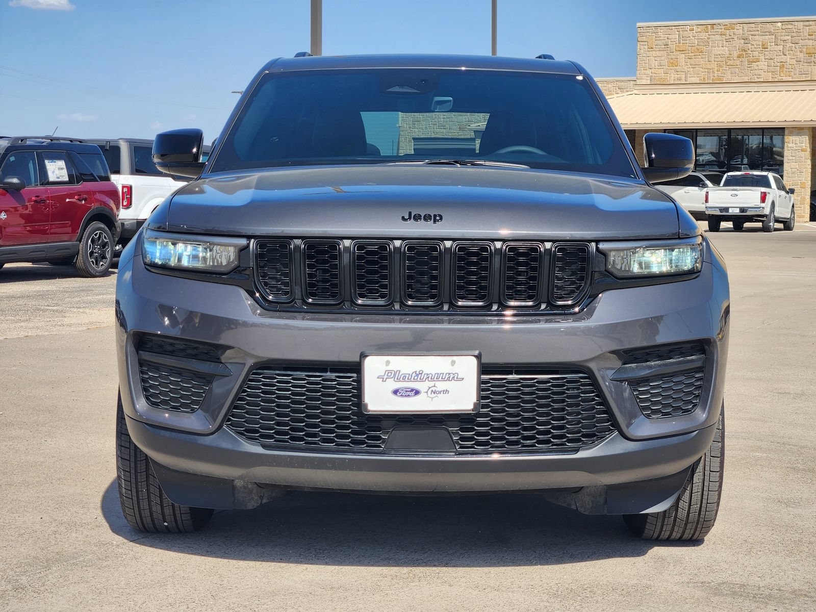 Used 2025 Jeep Grand Cherokee Altitude AWD/4WD image 6