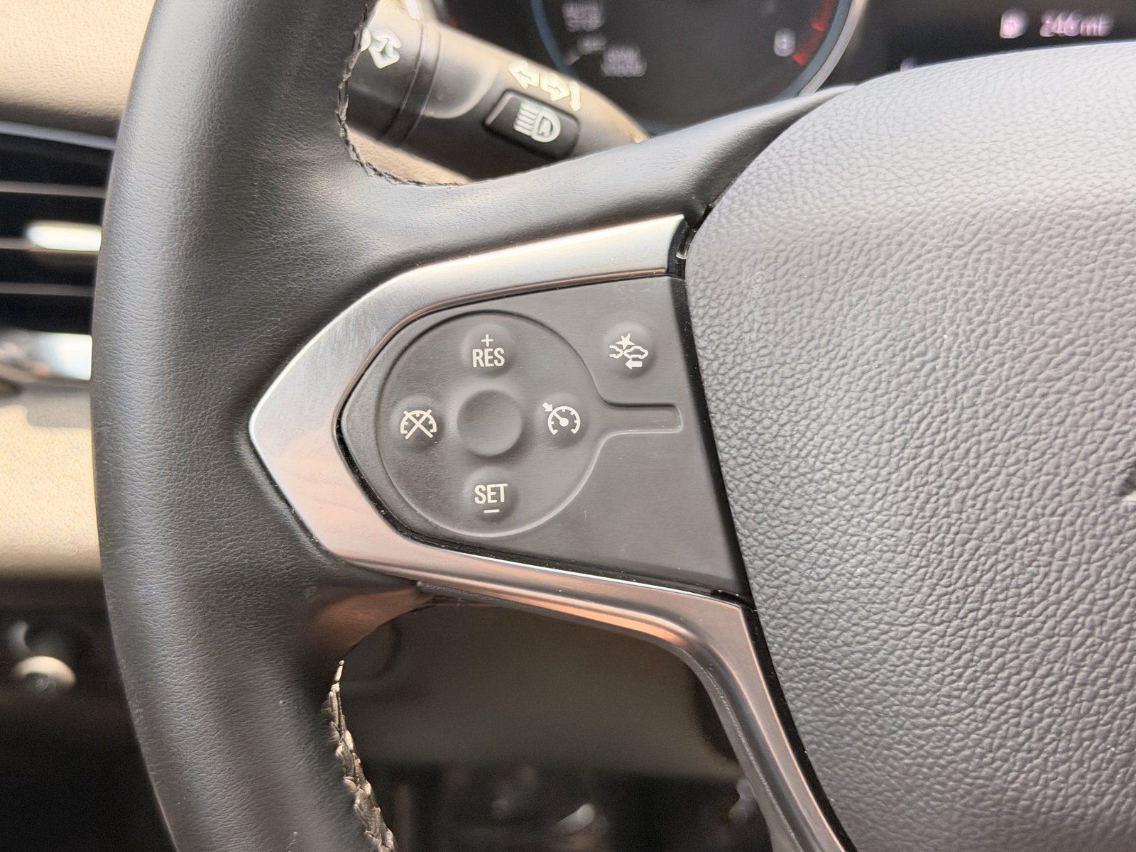 Used 2023 Chevrolet Traverse LT AWD/4WD image 19