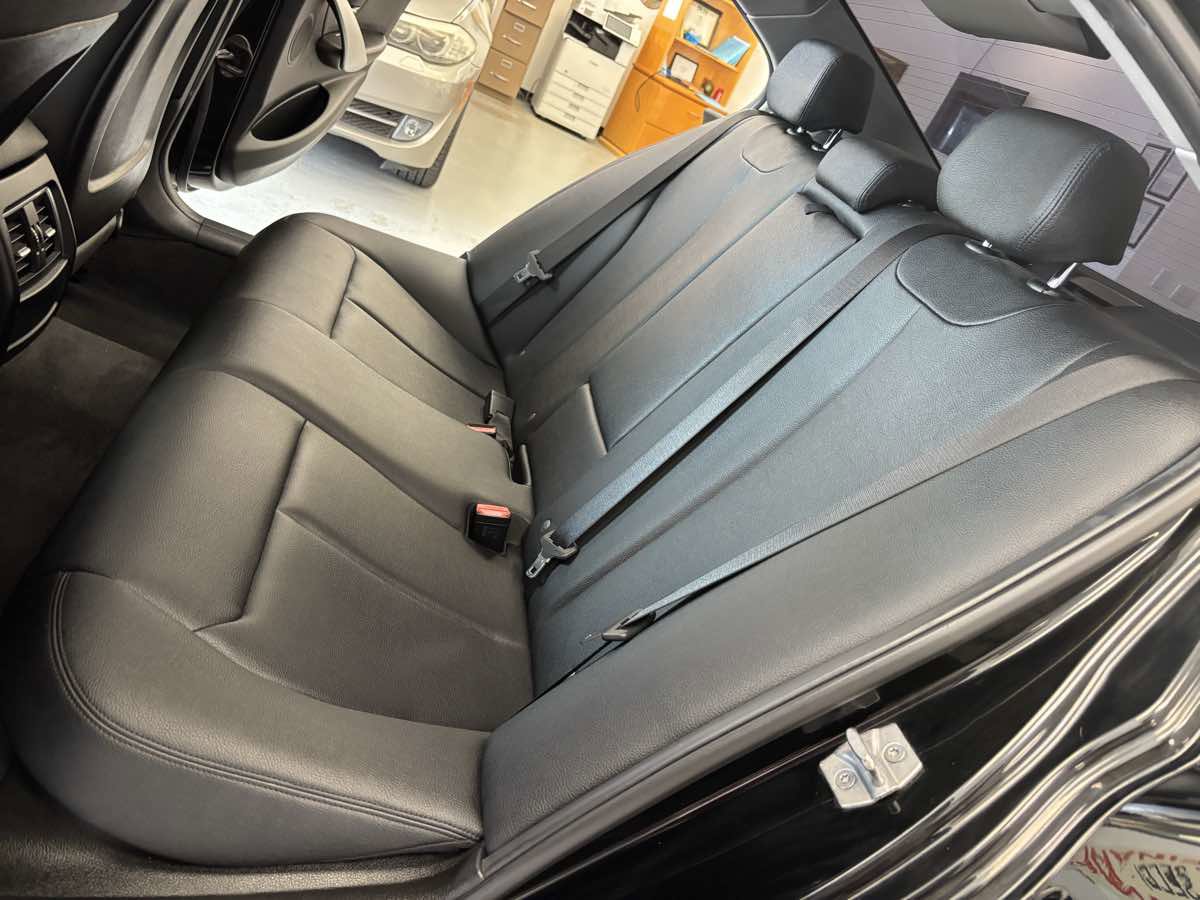 Used 2016 BMW 320i Sedan RWD image 22