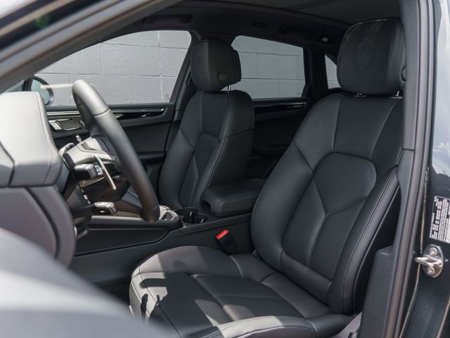 New 2026 Porsche Macan Turbo AWD/4WD image 4