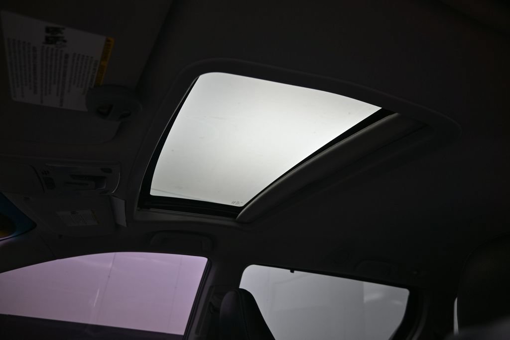 Used 2014 Toyota Sienna SE FWD image 18