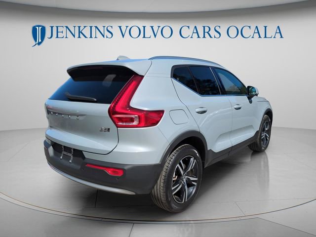 Certified 2025 Volvo XC40 B5 Core AWD/4WD image 3