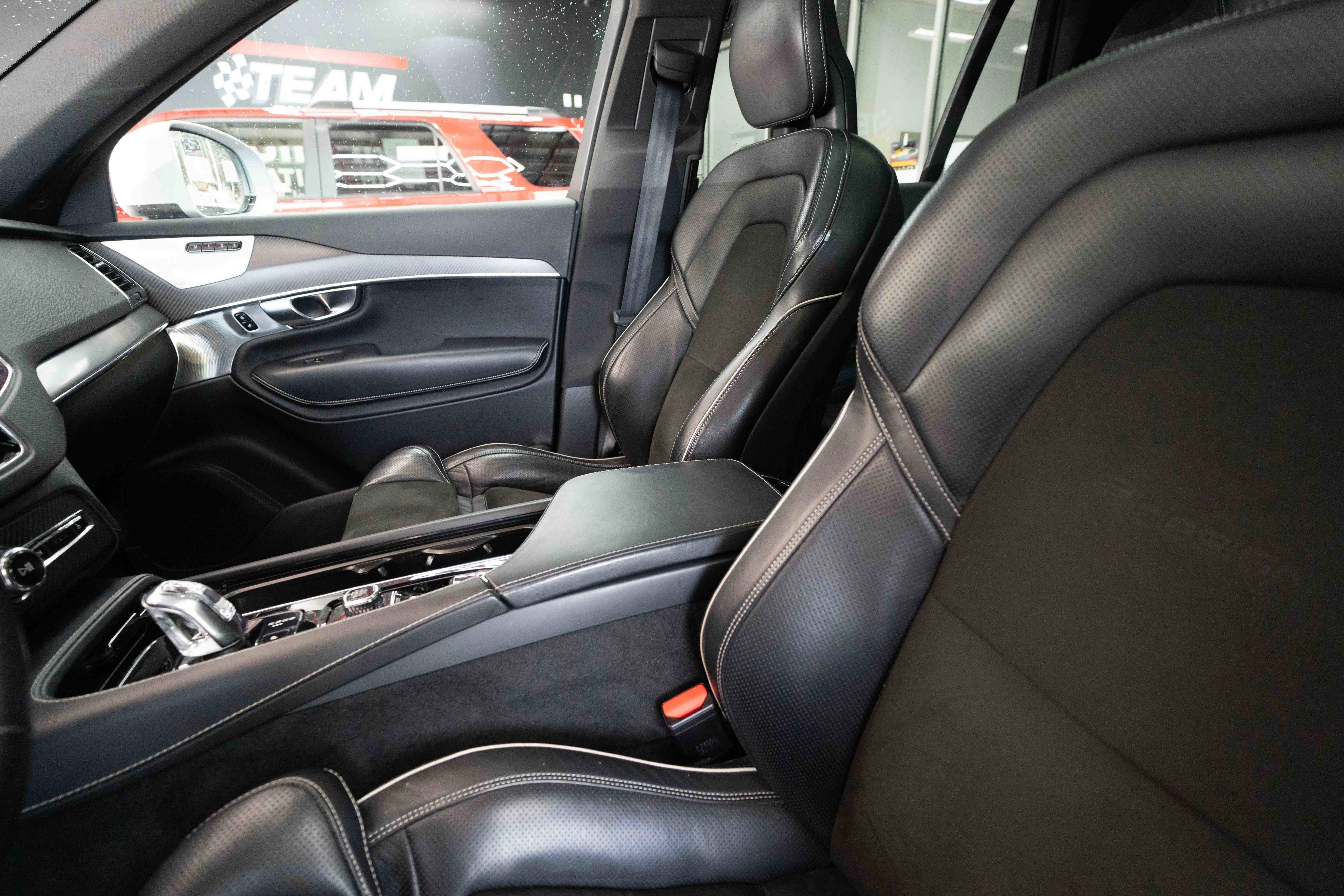 Used 2018 Volvo XC90 T8 R-Design w/ Convenience Package AWD/4WD image 10