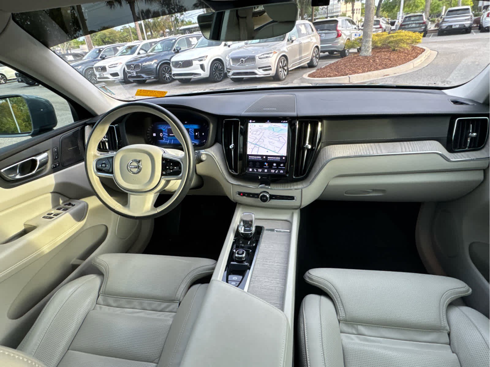 Used 2022 Volvo XC60 B5 Inscription w/ Protection Package Premier image 33