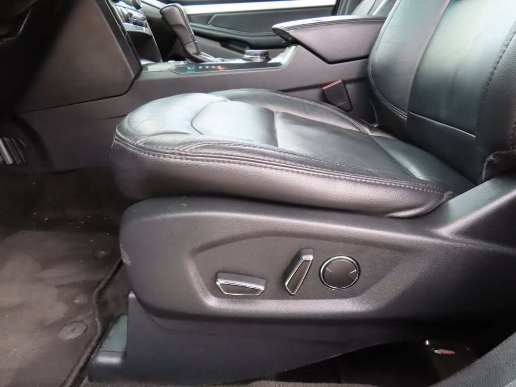 Used 2017 Ford Explorer XLT w/ Equipment Group 202A AWD/4WD image 7