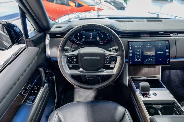 Used 2025 Land Rover Range Rover Autobiography image 41