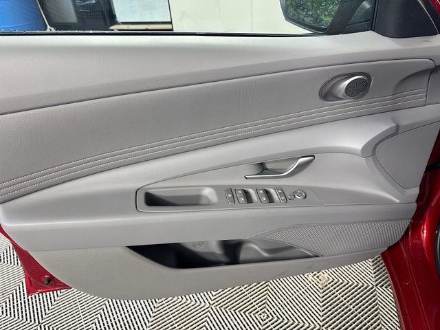 New 2025 Hyundai Elantra SEL FWD image 30