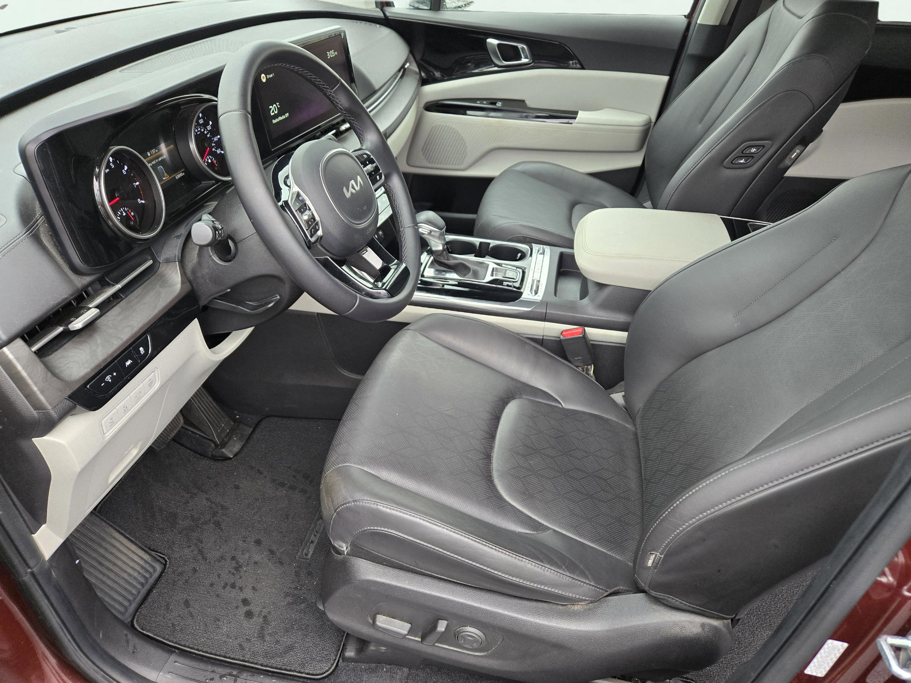 Used 2022 Kia Carnival SX image 15