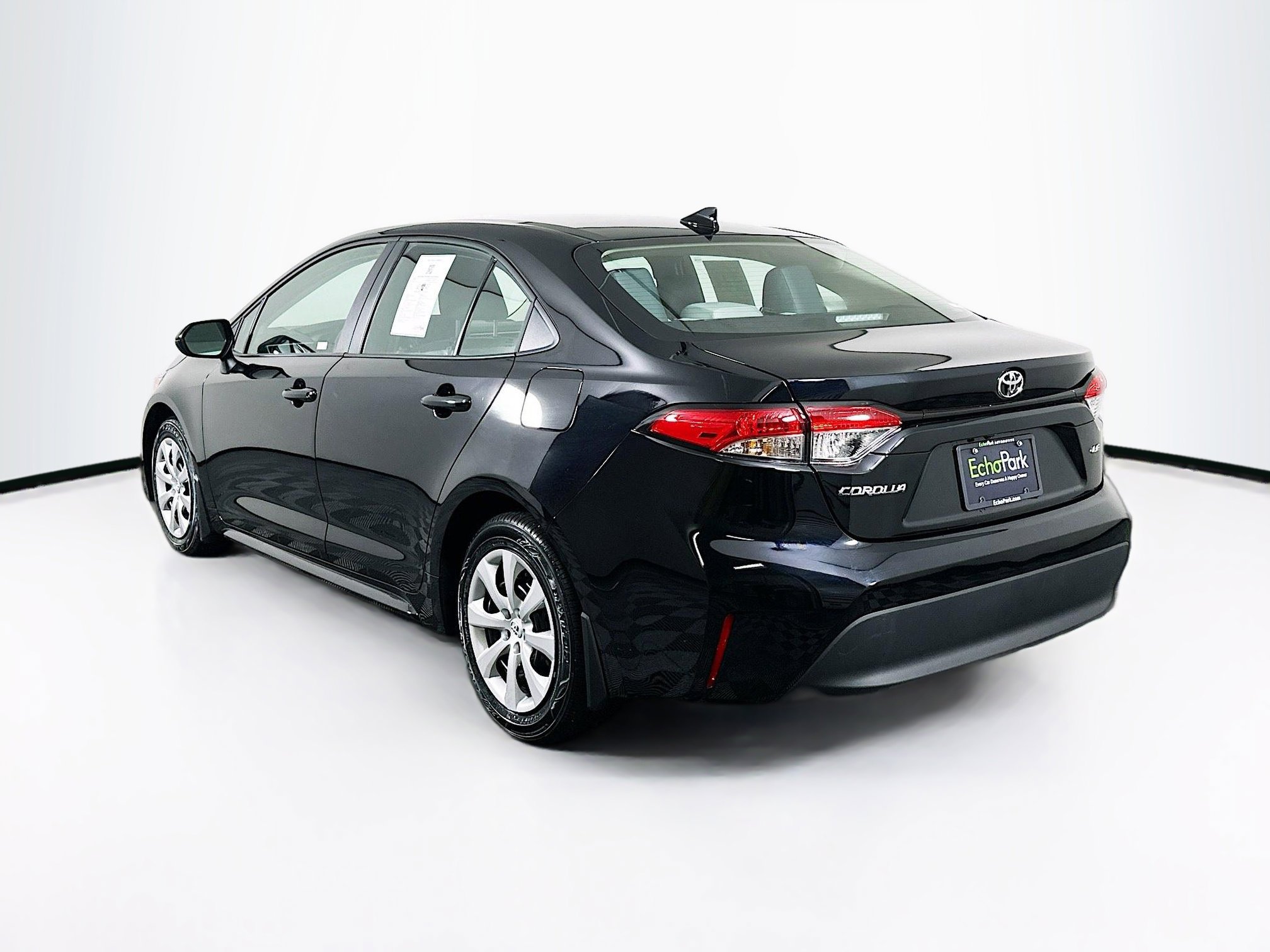 Used 2025 Toyota Corolla LE FWD image 5