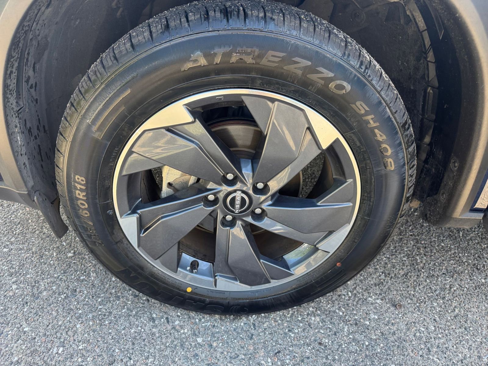Used 2025 Nissan Rogue SV FWD image 32