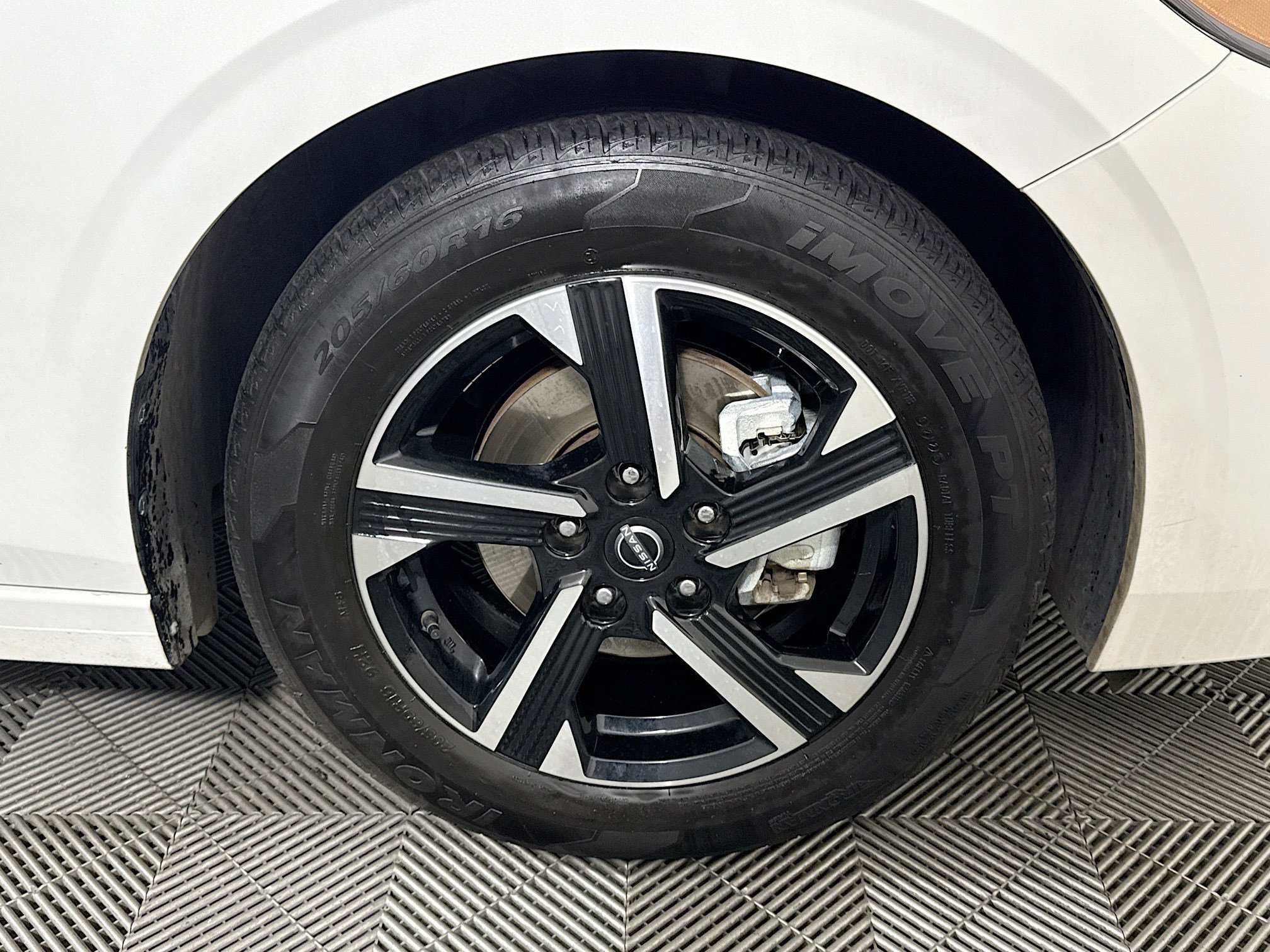 Used 2024 Nissan Sentra SV image 32