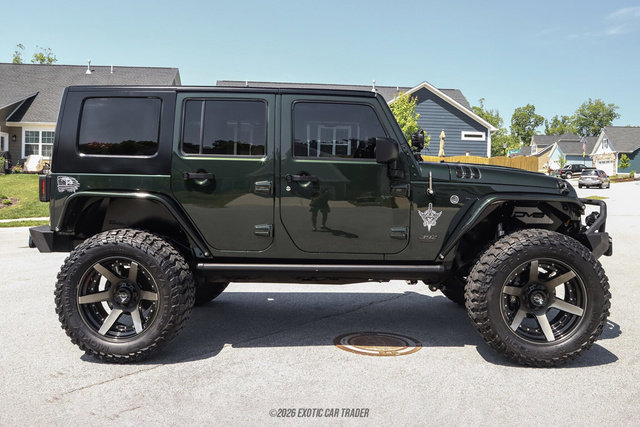 Used 2010 Jeep Wrangler Unlimited Rubicon w/ Dual Top Group AWD/4WD image 9