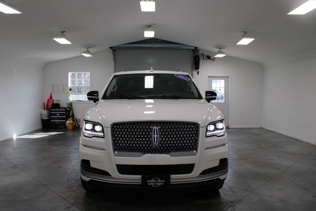 Used 2023 Lincoln Navigator Reserve image 3
