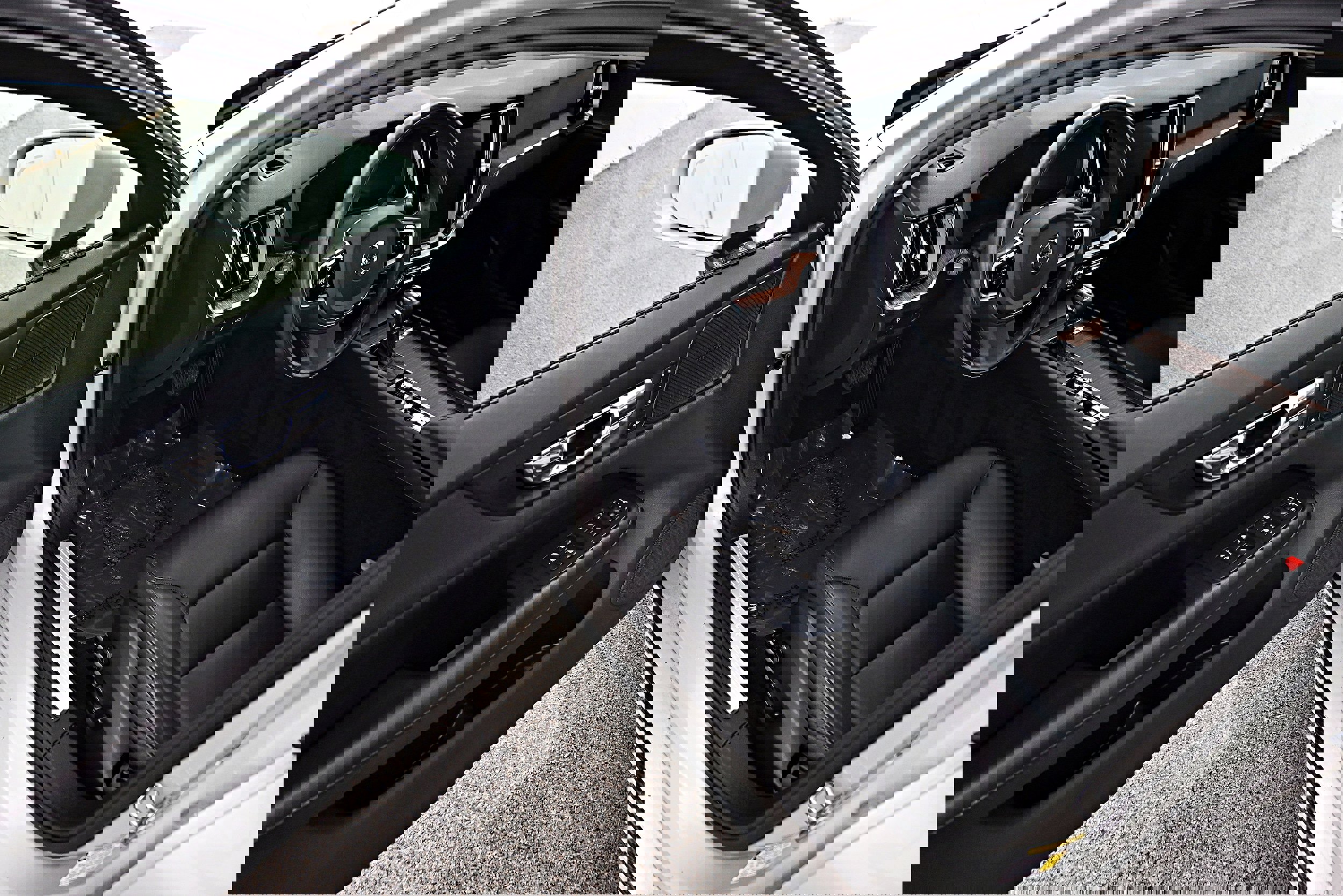 Used 2019 Volvo S60 T6 Momentum w/ Multimedia Package image 4