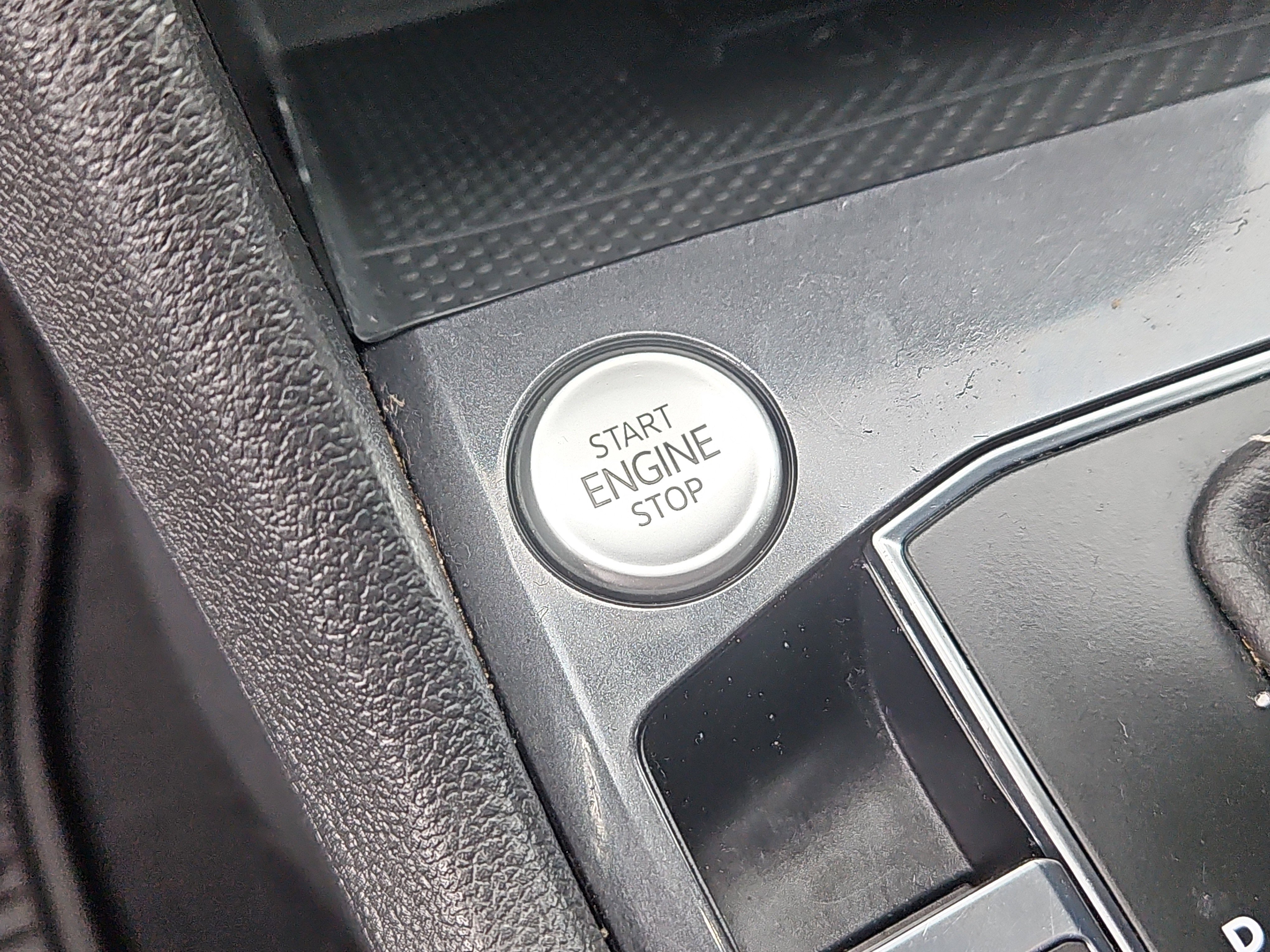 Used 2021 Volkswagen Tiguan SE w/ Panoramic Sunroof Package image 15